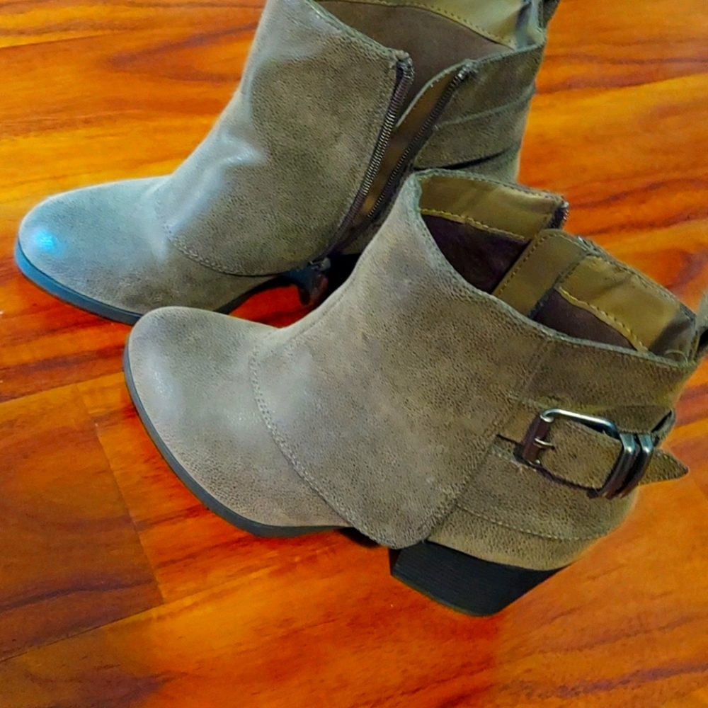 American Rag Brown Boots with buckle